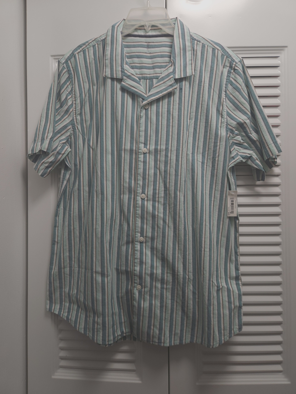 NWT Men’s Large Striped Short Sleeve Button-Up Shirt –Black, White & Mint Stripe